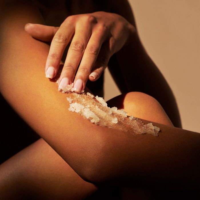 The ritual of ayurveda rejuvenating body scrub 300 gr 3