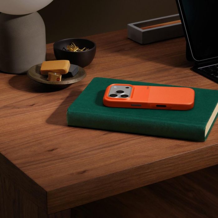 Beats Rugged Case iPhone 17 Pro mit MagSafe und Kamerasteuerung (nevada orange) 2 Beats Rugged Case iPhone 17 Pro mit MagSafe und Kamerasteuerung (nevada orange) 2