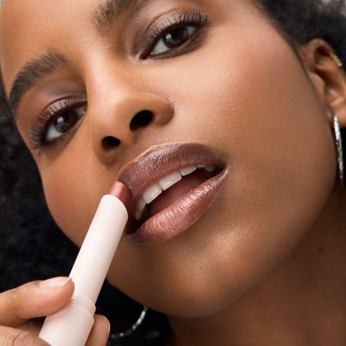 Catrice DIAMOND GLAZE brillo de labios stick #010-No Glitter, No Glory, Tono Ciruela con Destellos Azules, 1.6 gr