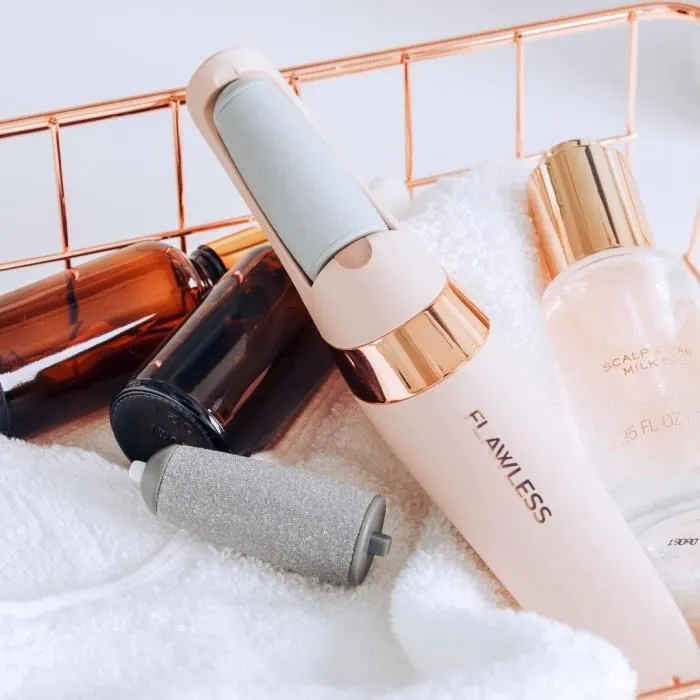 Flawless Finish FLA5010724544389 Escofina Eléctrica Recargable para Pies - Removedor de Callos - Experiencia de Pedicura en el Hogar 4