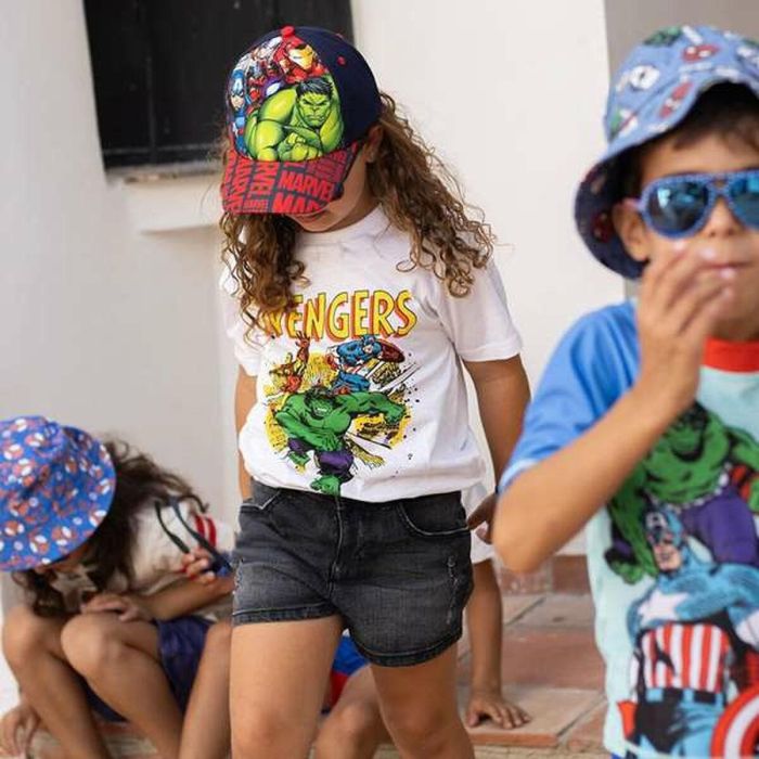 Cerdá Gorra Infantil 53 cm y Gafas de Sol Avengers de 2 a 8 años Negro 1