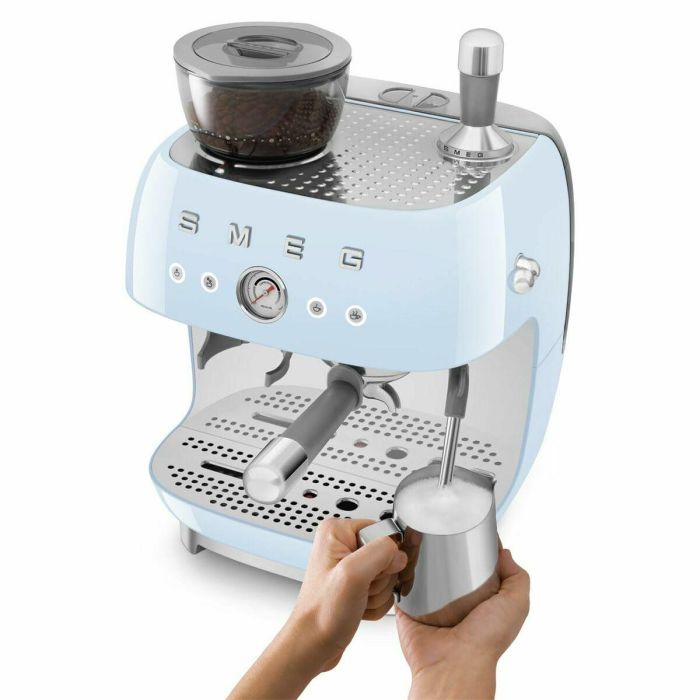 Smeg Máquina Espresso Estilo Años 50 con Molinillo Integrado Azul EGF03PBEU 2 Smeg Máquina Espresso Estilo Años 50 con Molinillo Integrado Azul EGF03PBEU 2