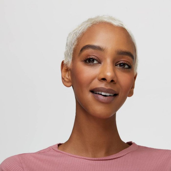 Essence SUN CLUB Bronceador Mate Polvos Faciales Veganos y Cruelty Free #02 Luminous Ivory, 15g para un Tono Dorado Natural 2