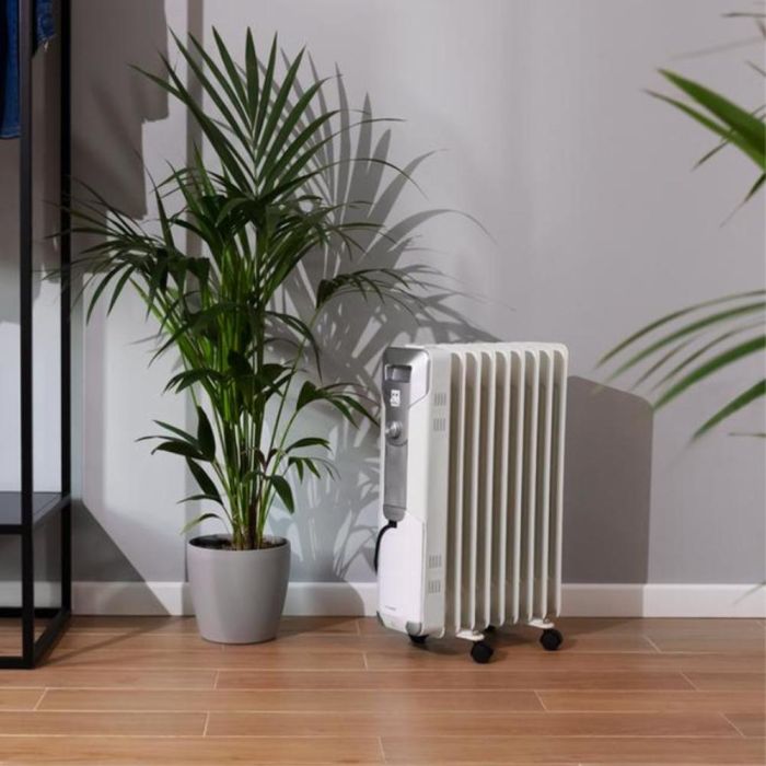 Cecotec 05882 Radiador de aceite eléctrico 2000 W con 9 módulos, termostato regulable, 3 niveles de potencia, ruedas y doble sistema de seguridad 1 Cecotec 05882 Radiador de aceite eléctrico 2000 W con 9 módulos, termostato regulable, 3 niveles de potencia, ruedas y doble sistema de seguridad 1