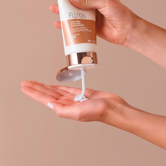 Wella Professionals FUSION Acondicionador de Reparación Intensa Cabellos Dañados 200 ml 2