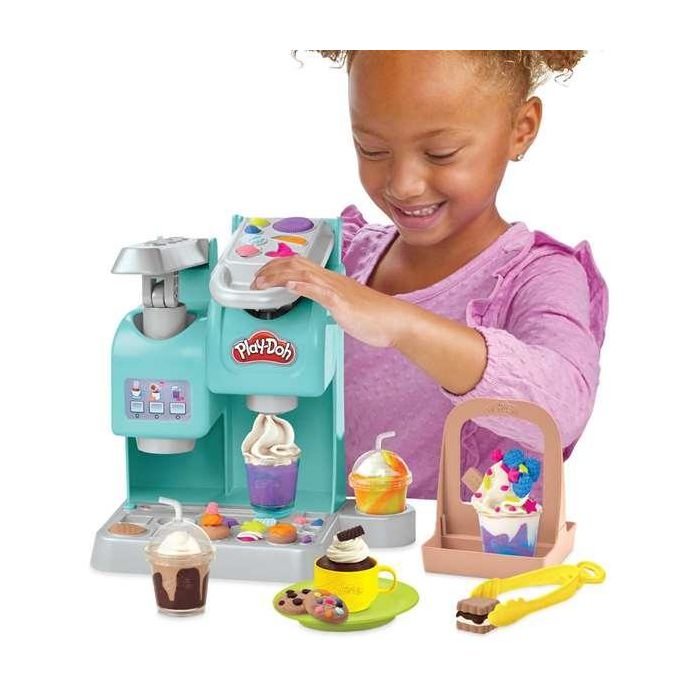 Hasbro F5836 Play-Doh Super Cafetería de Juguete con 8 botes plastilina y 20 accesorios para crear bebidas y postres, Edad +3 años 8 Hasbro F5836 Play-Doh Super Cafetería de Juguete con 8 botes plastilina y 20 accesorios para crear bebidas y postres, Edad +3 años 8