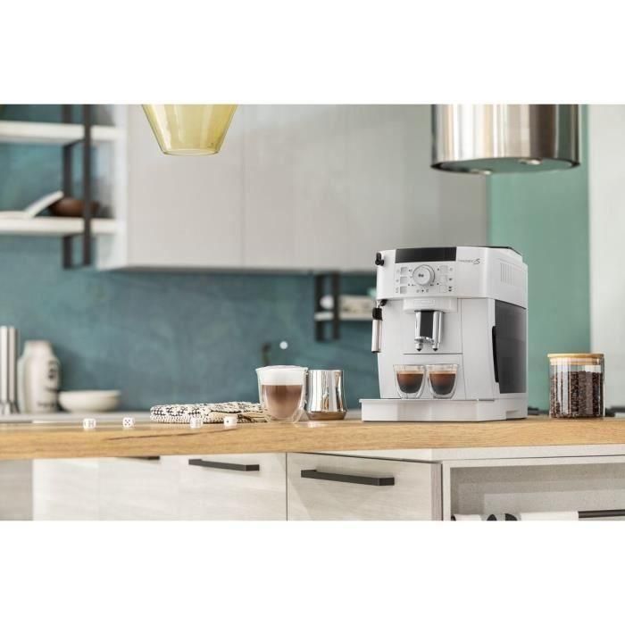 Delonghi Cafetera Espresso con Molinillo Magnifica S ECAM22.110.W, 15 bar, 1450W, 1.8L, 250g, Plateada y Negra 1 Delonghi Cafetera Espresso con Molinillo Magnifica S ECAM22.110.W, 15 bar, 1450W, 1.8L, 250g, Plateada y Negra 1