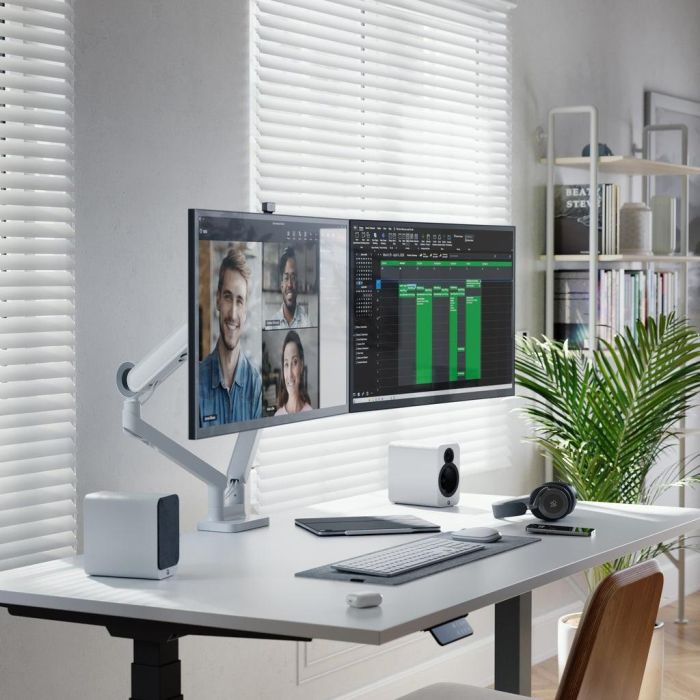 Alogic Clarity Pro Max 32 UHD 4K Monitor with 65W + 8MP Webcam 7
