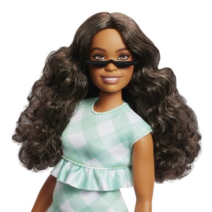 Barbie - Muñeca Barbie Fashionistas con vestido verde menta y gafas - Barbie - HYT96 3 Barbie - Muñeca Barbie Fashionistas con vestido verde menta y gafas - Barbie - HYT96 3