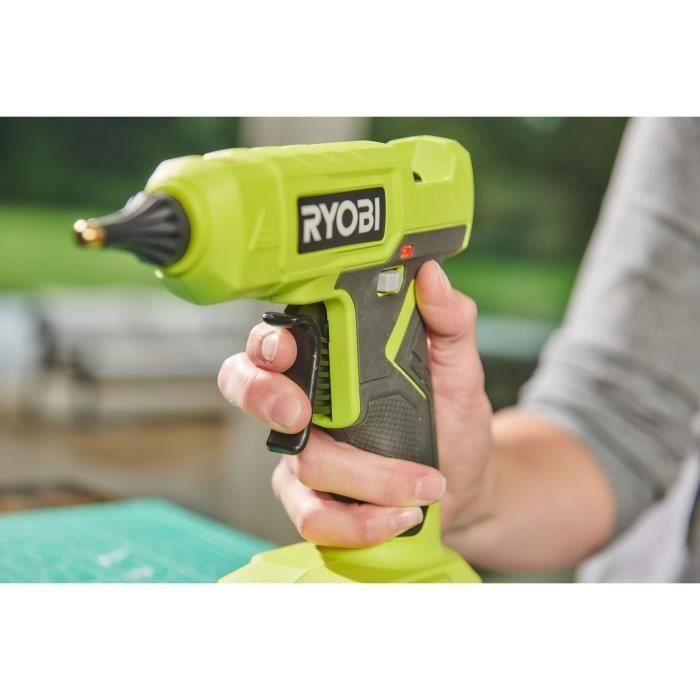 Ryobi RGLU18-0 Pistola de pegamento 18V con indicador de calentamiento y gatillo de velocidad variable, incluye 3 barras. 2