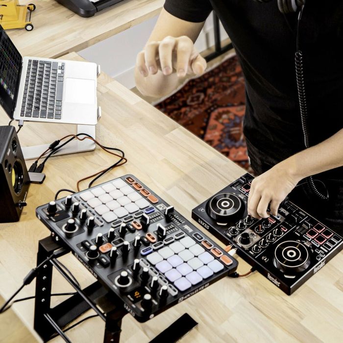 Controladora DJ Hercules P32 DJ 2 Controladora DJ Hercules P32 DJ 2