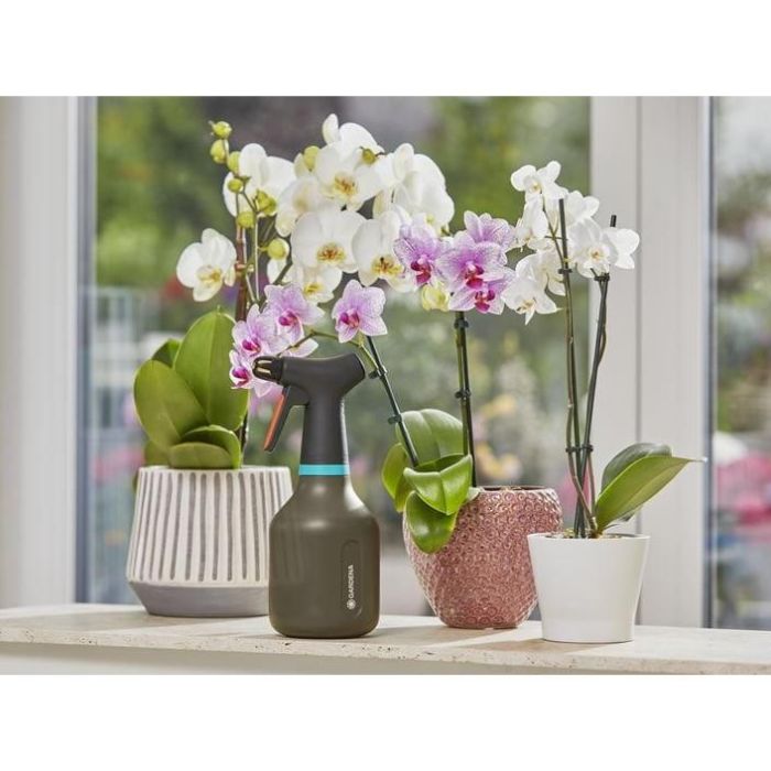 GARDENA 11110-20 Pulverizador de Presión 0.75 L Negro con Boquilla Ajustable para Jardín y Hogar 4