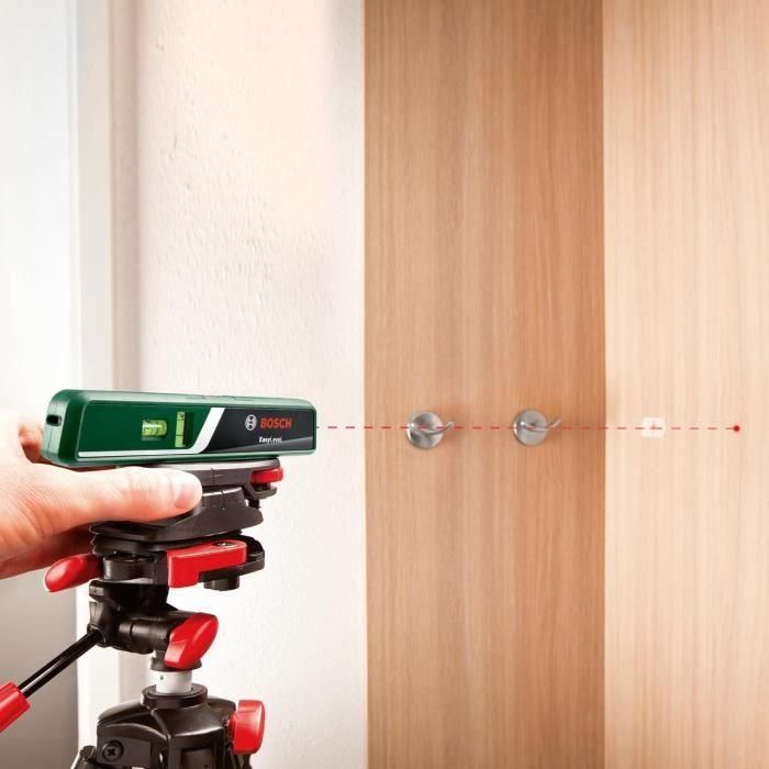 Nivel láser de burbuja Bosch EasyLevel con soporte de pared (línea láser para alineación flexible en paredes y punto láser) 4 Nivel láser de burbuja Bosch EasyLevel con soporte de pared (línea láser para alineación flexible en paredes y punto láser) 4