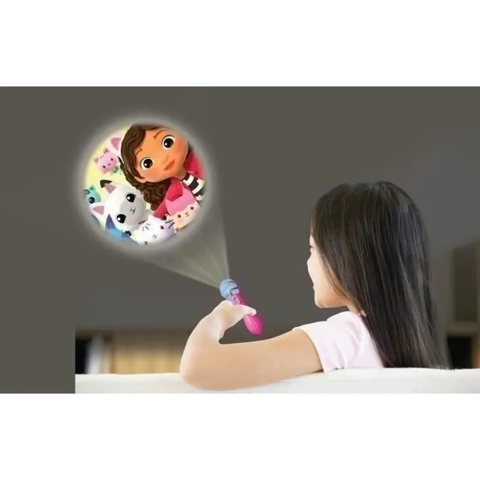 Lexibook LEX3380743105314 Proyector de Cuentos y Linterna Gabby y la Casa Mágica 3 Lexibook LEX3380743105314 Proyector de Cuentos y Linterna Gabby y la Casa Mágica 3