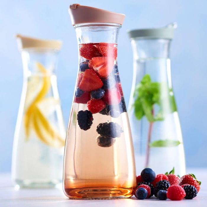 Botella Day 1 L con Tapa Surtida para Bebidas, Cristal y Plástico, Colores Arena Natural, Verde Musgo y Amarillo Arena 1 Botella Day 1 L con Tapa Surtida para Bebidas, Cristal y Plástico, Colores Arena Natural, Verde Musgo y Amarillo Arena 1