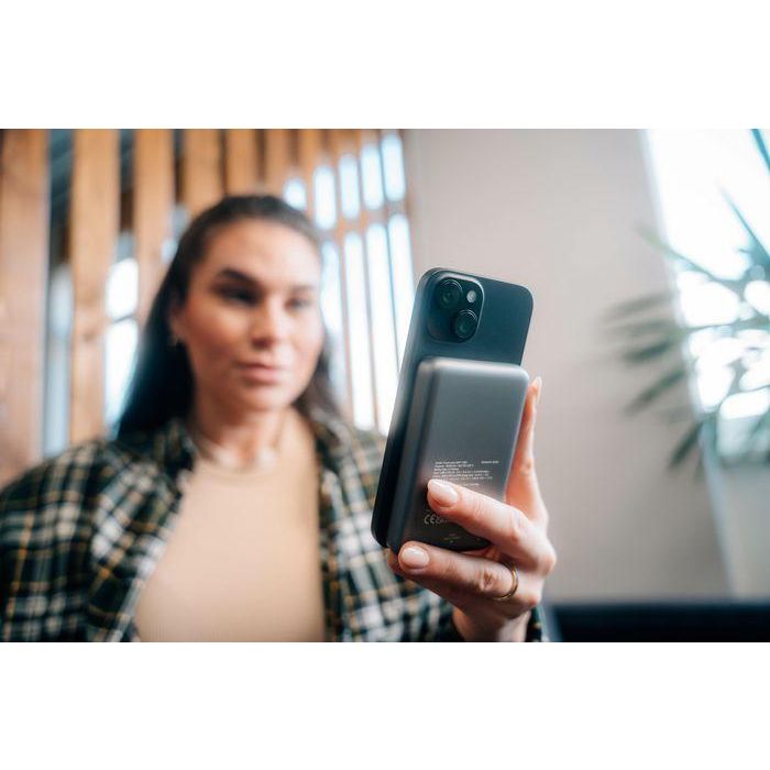 Verbatim Charge 'n' Go Magnetic Wireless Power Bank 10000mAh Grey 6 Verbatim Charge 'n' Go Magnetic Wireless Power Bank 10000mAh Grey 6