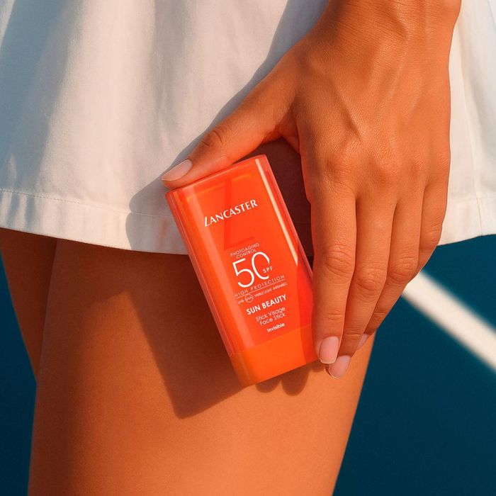 Lancaster Sun Beauty Stick Facial SPF50 1 u - Protección Solar Full Light, Resistente al Agua, Compacto y Translúcido 4 Lancaster Sun Beauty Stick Facial SPF50 1 u - Protección Solar Full Light, Resistente al Agua, Compacto y Translúcido 4