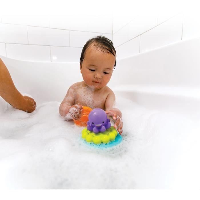 Infantino Pirámide de Baño Pulpo Flotante con 3 Anillos Sensoriales Apilables y Rociador de Agua para Bebés y Niños 1