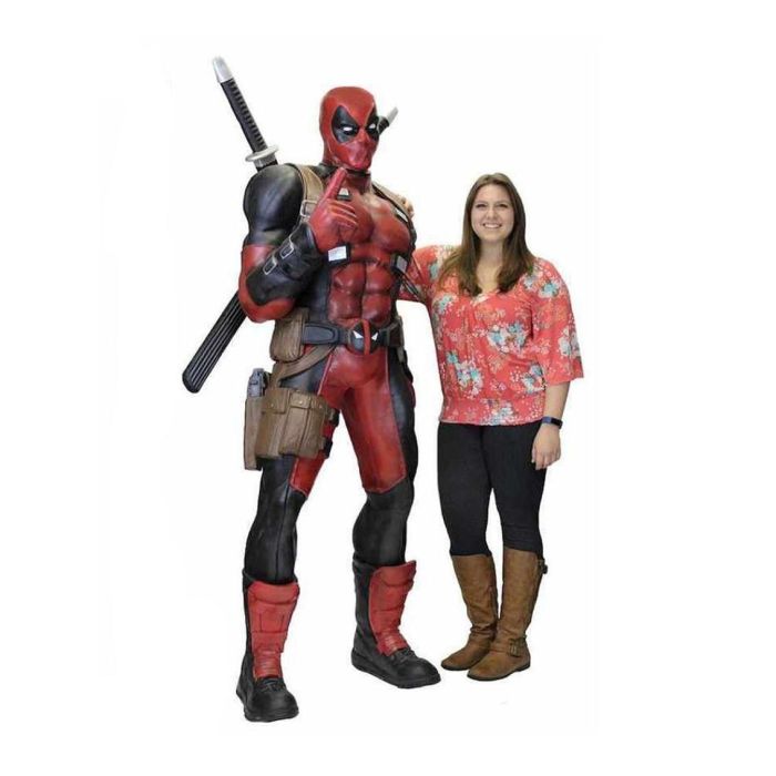Figura Neca Marvel Deadpool Tamaño Real 2 Figura Neca Marvel Deadpool Tamaño Real 2