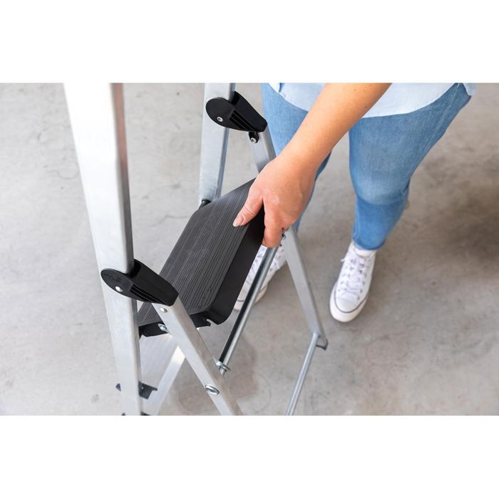 Escalera domestica de aluminio 3 peldaños 4 Escalera domestica de aluminio 3 peldaños 4
