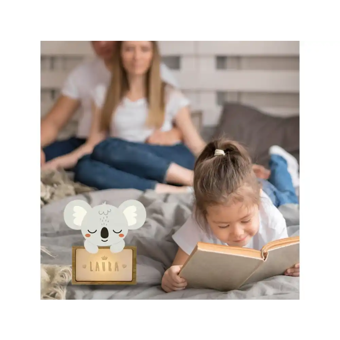 Wondee Lámpara Infantil Personalizable Little Koala Oso Perezoso Madera Sostenible Luz Nocturna Quit Miedos Regalo Bebé 4