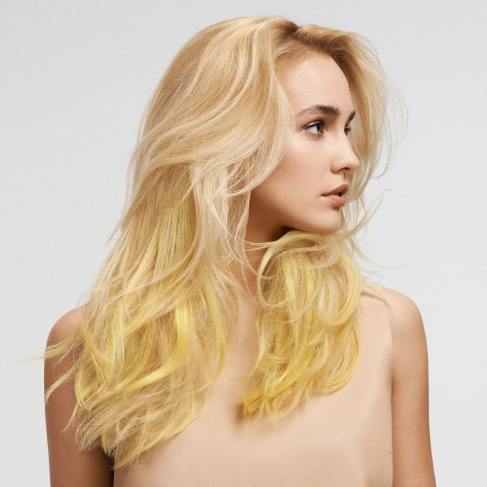 Acondicionador Reforzador de Color Goldwell Color Revive Light warm blonde 200 ml 2