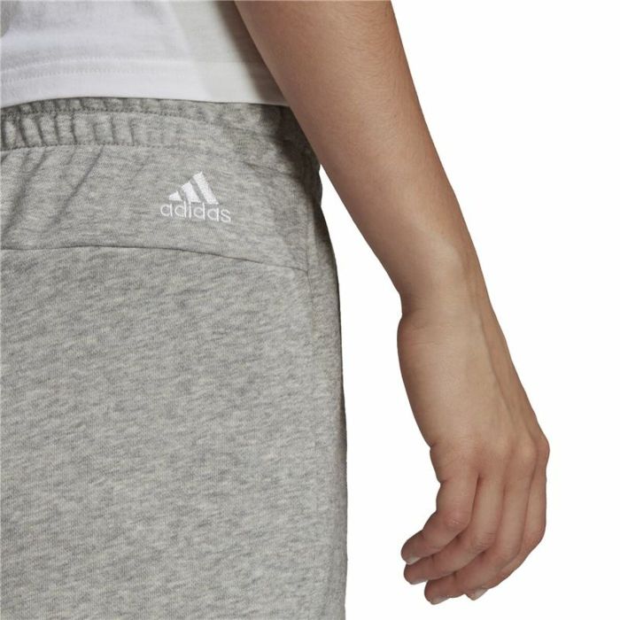 Pantalón Corto Deportivo Adidas Essentials Slim Logo Mujer Gris 1