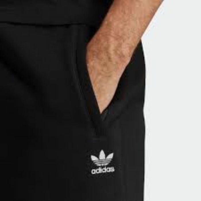 Pantalones Cortos Deportivos para Hombre Adidas ESSENTIAL IA4901 Negro 1