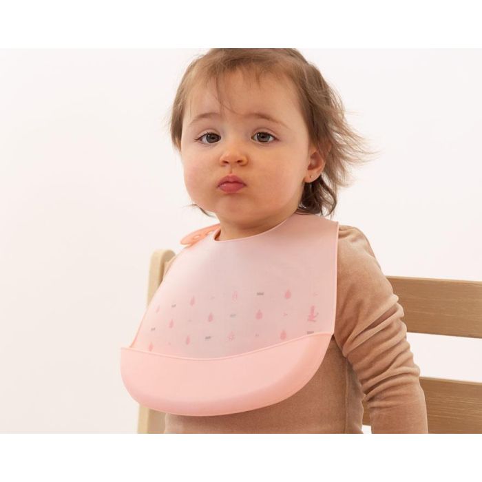 KioKids Babero Silicona Rosa con Bolsillo Recogemigas para Bebé +4 Meses Impermeable 1