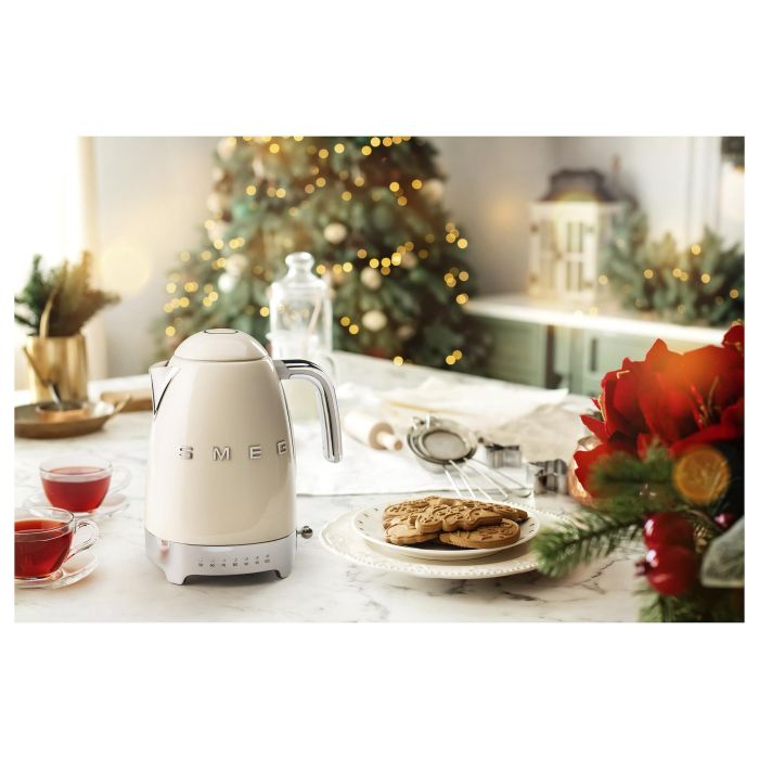 Smeg KLF03CREU Hervidor de Agua de Acero Inoxidable 1.7L 2400W con Filtro Antical, Apagado Automático y Base Giratoria 360°, Color Crema