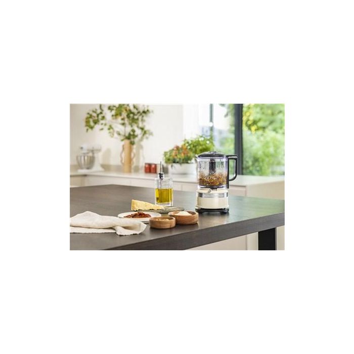 KitchenAid 5KFC0516 Picadora de Alimentos 1.19L, Compacta y Ligera, Multiusos con Batidor de Varillas, Color Almendra 1