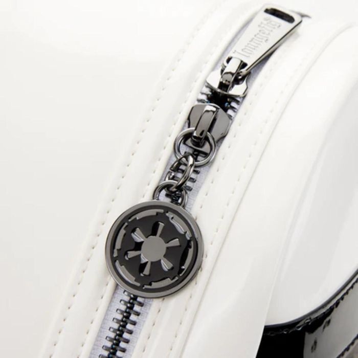 Mochila Loungefly Starwars Stormtrooper Lenticular 4 Mochila Loungefly Starwars Stormtrooper Lenticular 4