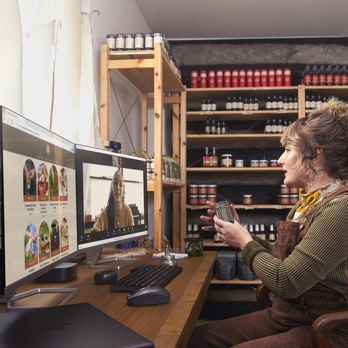 Poly Voyager Free 60+ UC Auriculares Carbon Black con ANC, 3 Micrófonos, Estuche Táctil y Adaptador USB-C BT700 7