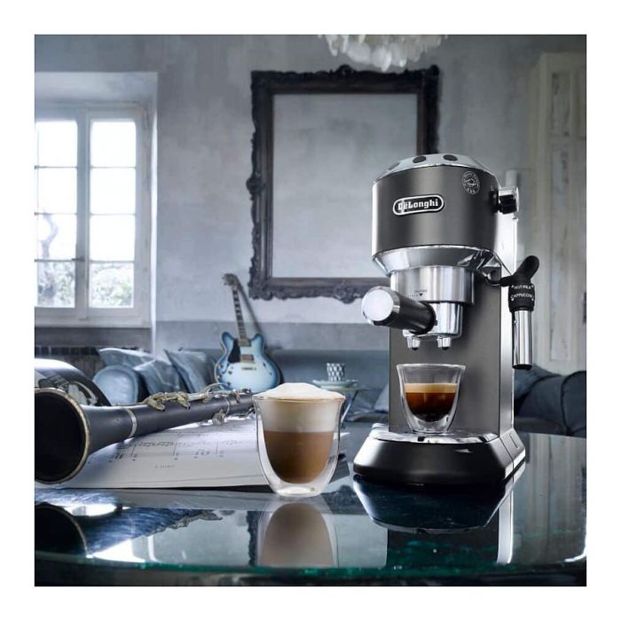 DeLonghi Máquina espresso Dedica EC685.BK Negro Plata 5