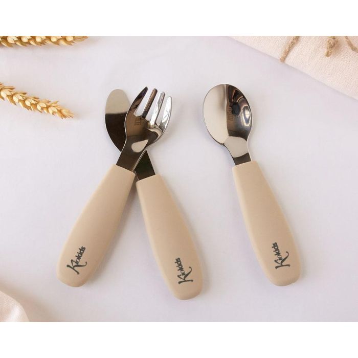 KioKids Set de Cubiertos Infantiles de Acero Inoxidable y Silicona, Color Beige. Antideslizantes, +6 Meses, Aptos Lavavajillas 0 KioKids Set de Cubiertos Infantiles de Acero Inoxidable y Silicona, Color Beige. Antideslizantes, +6 Meses, Aptos Lavavajillas 0