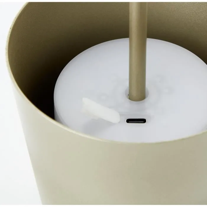 Brilliant KAAMI Lámpara de Mesa Exterior Recargable LED 2W 310lm 3000K DIM USB 3-Step DIM IP54 - Oro Mate 1 Brilliant KAAMI Lámpara de Mesa Exterior Recargable LED 2W 310lm 3000K DIM USB 3-Step DIM IP54 - Oro Mate 1