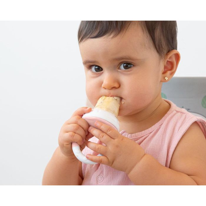 KioKids Alimentador Antiahogo Rosa Petits Moments - Alimentador de Malla de Silicona para Bebé +6 Meses, para Fruta y Comida, Fácil de Agarrar y Lavar en Lavavajillas