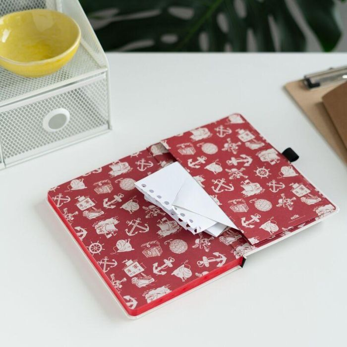 Cuaderno A5 premium + boligrafo proyector One Piece 4