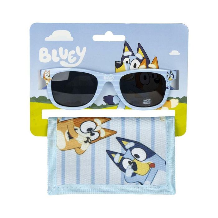 Cerdá Gafas de Sol y Cartera Bluey Azul. Set Infantil de Accesorios para Niños de 2 a 8 Años. Dimensiones del empaque: 15x18x2 cm 0 Cerdá Gafas de Sol y Cartera Bluey Azul. Set Infantil de Accesorios para Niños de 2 a 8 Años. Dimensiones del empaque: 15x18x2 cm 0