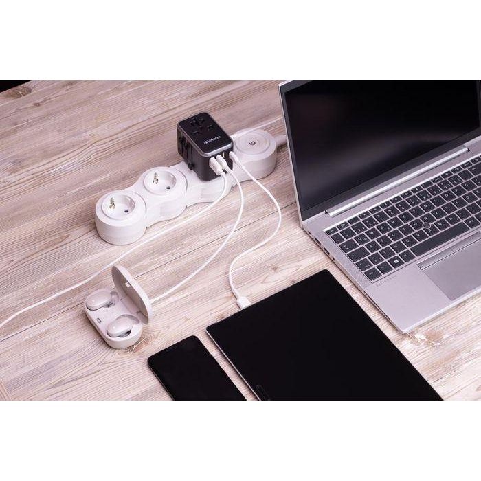Verbatim UTA-04 Adaptador de Viaje Universal 61W PD QC 3.0, 5 Puertos USB (2xUSB-C, 3xUSB-A), Carga 6-en-1 para 180+ Países 15