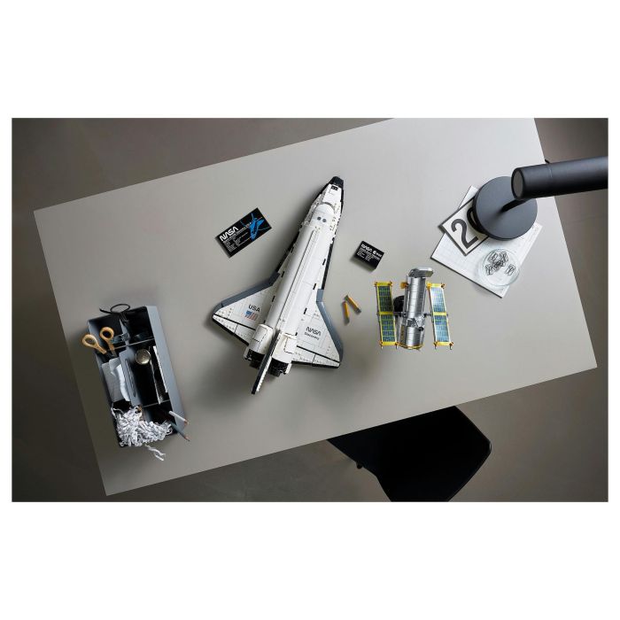 LEGO Creator Expert NASA Spaceshuttle Discovery - Set de construcción 2354 piezas, Maqueta del Transbordador Espacial, para adultos y fans 18