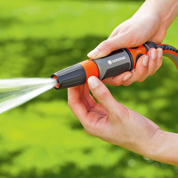 Gardena Lanza de limpieza multichorros regulable 4 en 1, tratamiento anti UV y anti algas, protección contra heladas 2 Gardena Lanza de limpieza multichorros regulable 4 en 1, tratamiento anti UV y anti algas, protección contra heladas 2