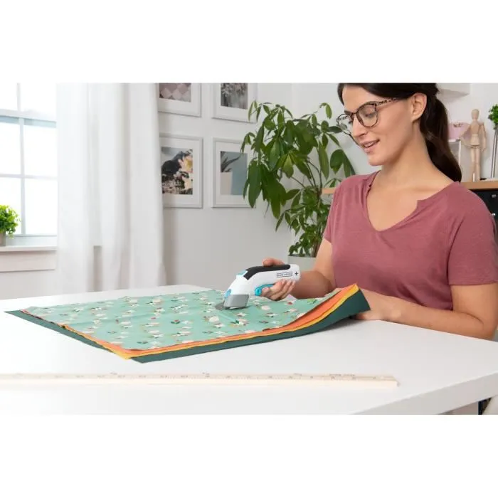 Black+Decker Tijeras Inalámbricas BCSC115-xj 3.6V con Batería de Litio y Carga USB-C 2 Black+Decker Tijeras Inalámbricas BCSC115-xj 3.6V con Batería de Litio y Carga USB-C 2