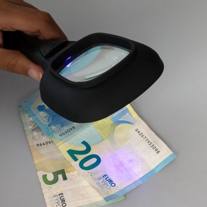Lupa con luz led y ultravioleta 3x innovagoods 6 Lupa con luz led y ultravioleta 3x innovagoods 6