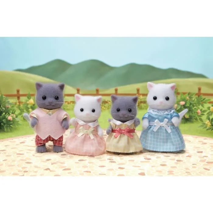 Sylvanian Families Familia de los gatos persas con 4 personajes articulados y vestidos 1