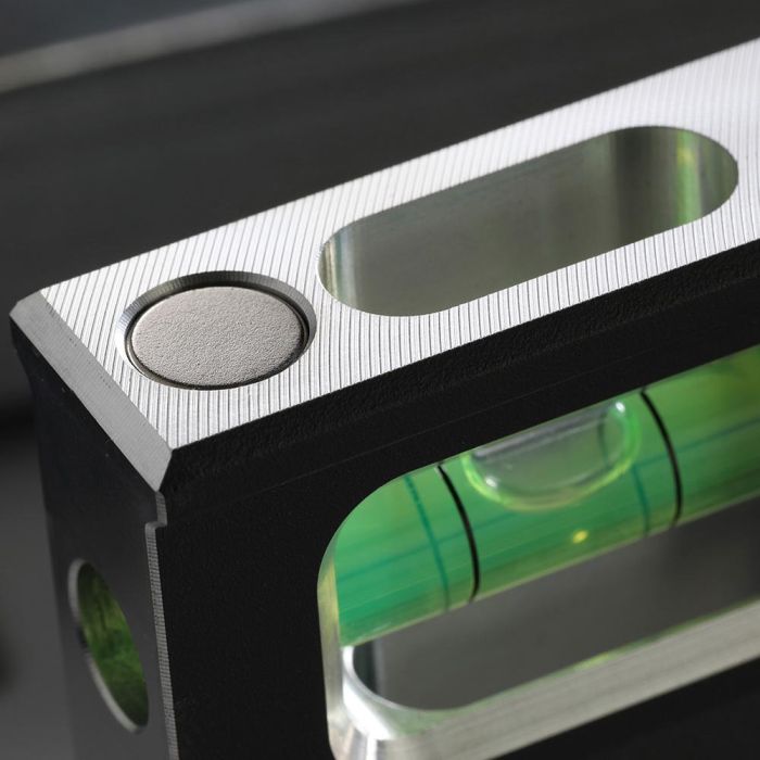 Toughbuilt Nivel Torpedo Magnético TB-H2-L-M23T-M de 23cm con 4 Burbujas de Precisión y Potentes Imanes de Neodimio 2