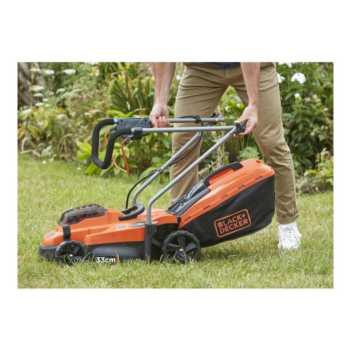 Black & Decker BCMW3318L2-QW Cortacésped Inalámbrico Litio 18V 33 cm, 2.5Ah con 2 baterías y cargador 14