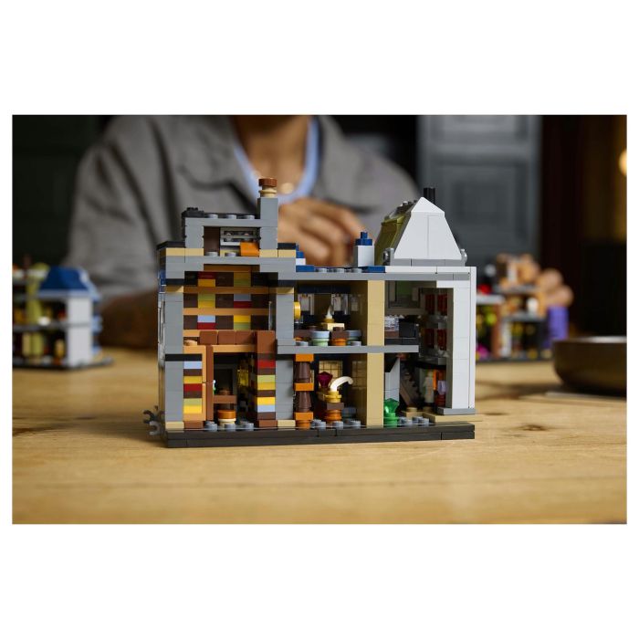 Lego Harry Potter 76444 Tiendas Mágicas del Callejón Diagon - Set para Adultos 15