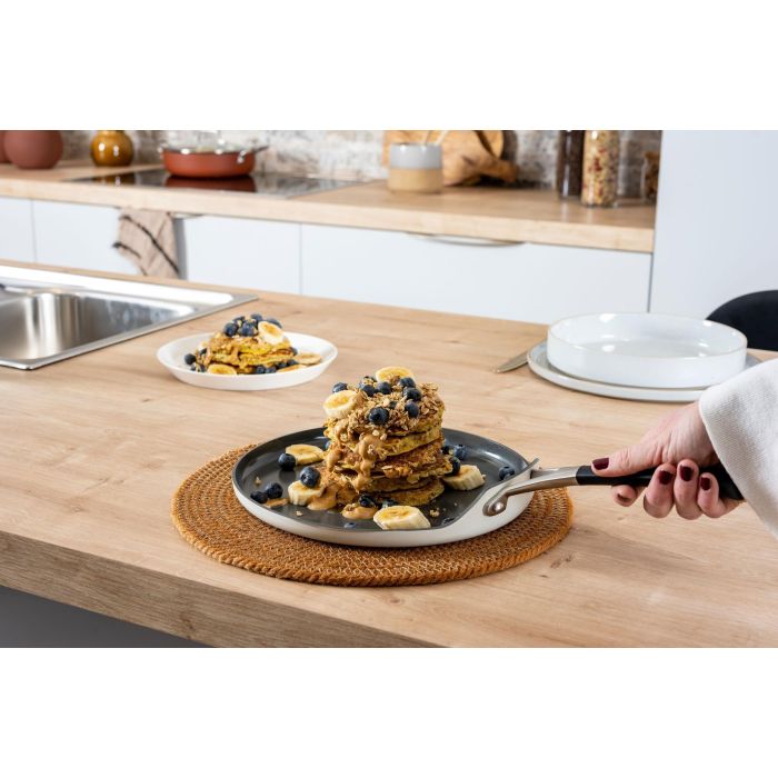 Sartén para crepes - CÓMODA Y MODERNA - CERAPRO - Aluminio reciclado - Ø25 cm - Apta para todo tipo de cocinas, incluida la de inducción 2 Sartén para crepes - CÓMODA Y MODERNA - CERAPRO - Aluminio reciclado - Ø25 cm - Apta para todo tipo de cocinas, incluida la de inducción 2