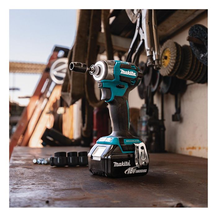 Makita DTD173Z Akku-Schlagschrauber, 18V, Brushless, 1/4", Bis zu 180 Nm, 0-3600 RPM, mit LED-Arbeitsscheinwerfer 1